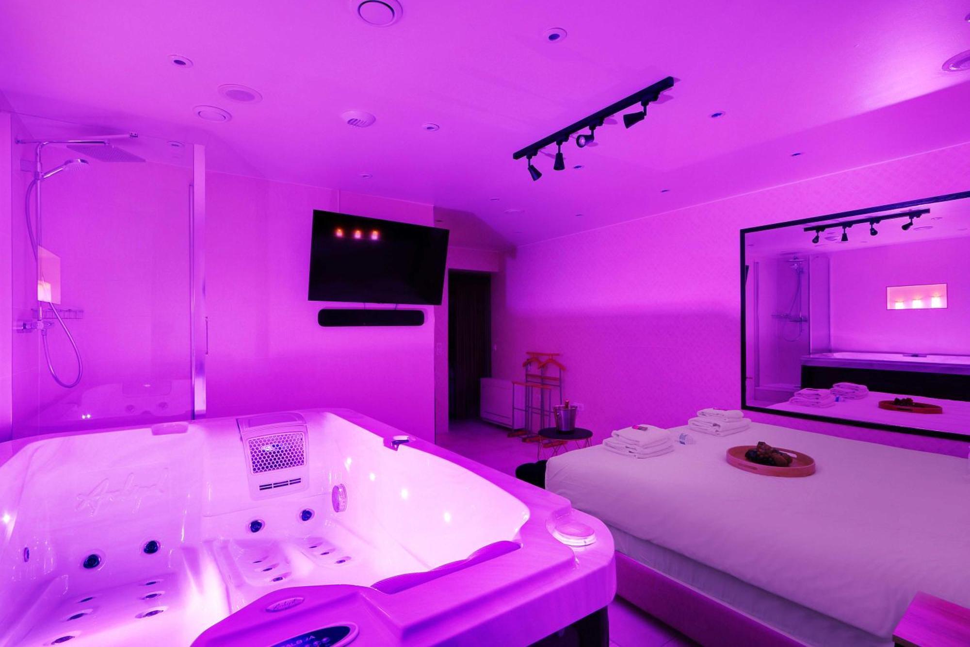 Intimate Apartment With Air Conditioner & Jacuzzi 2Br 6P Montmartre Париж Екстер'єр фото